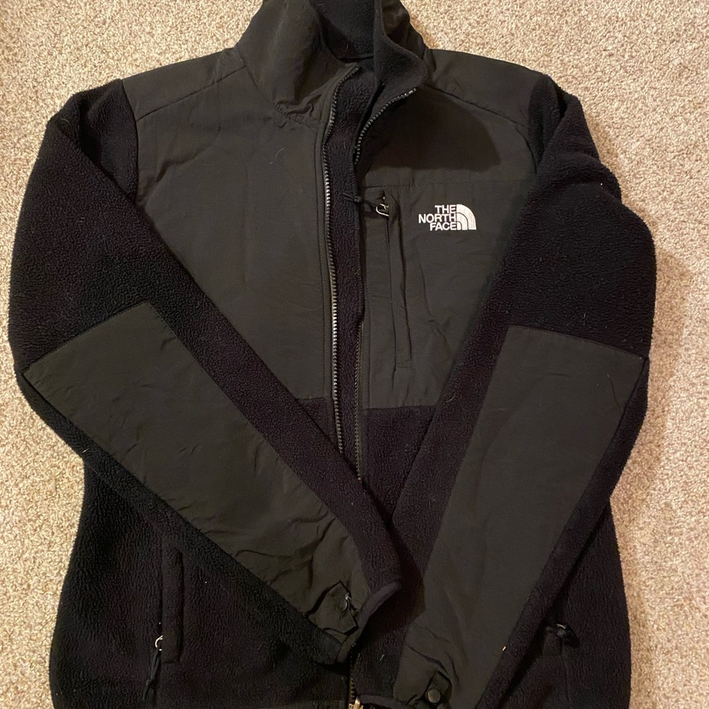 Black north face light jacket